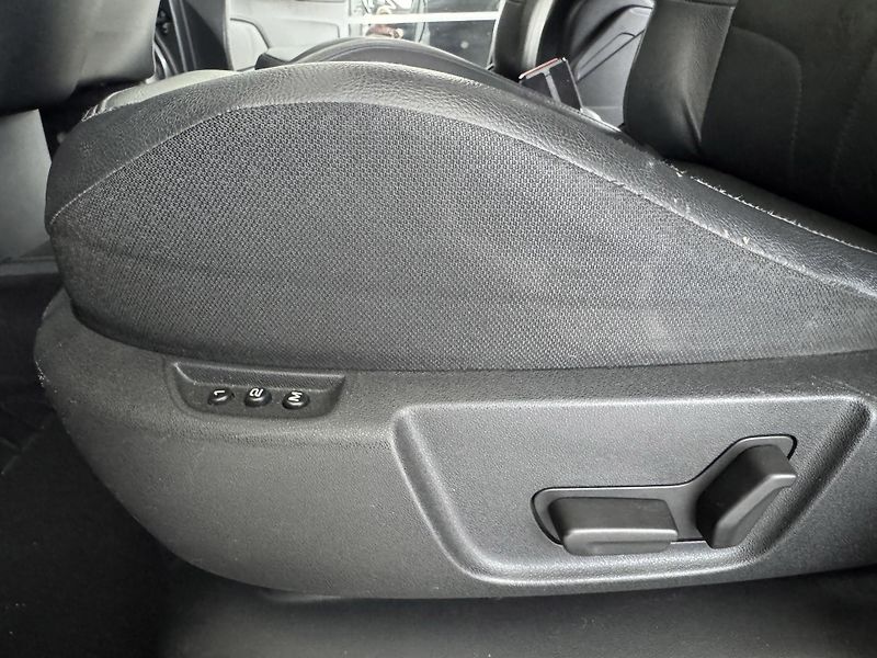 Citroën Grand C4 Picasso 2,0HDi AUT*Masáže*REZERVACE! - fotka 27 z 37
