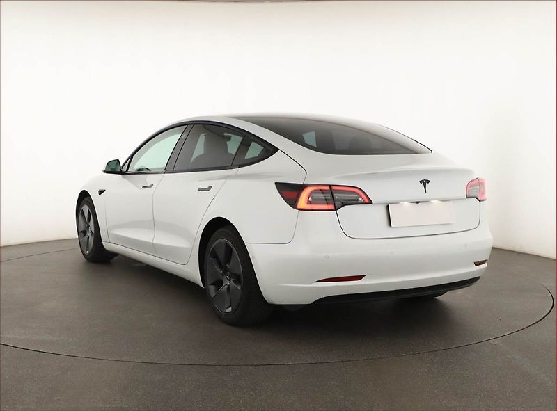 Tesla Model 3 (2021) Std Range Plus 55kWh, SoH 78% - fotka 4 z 20