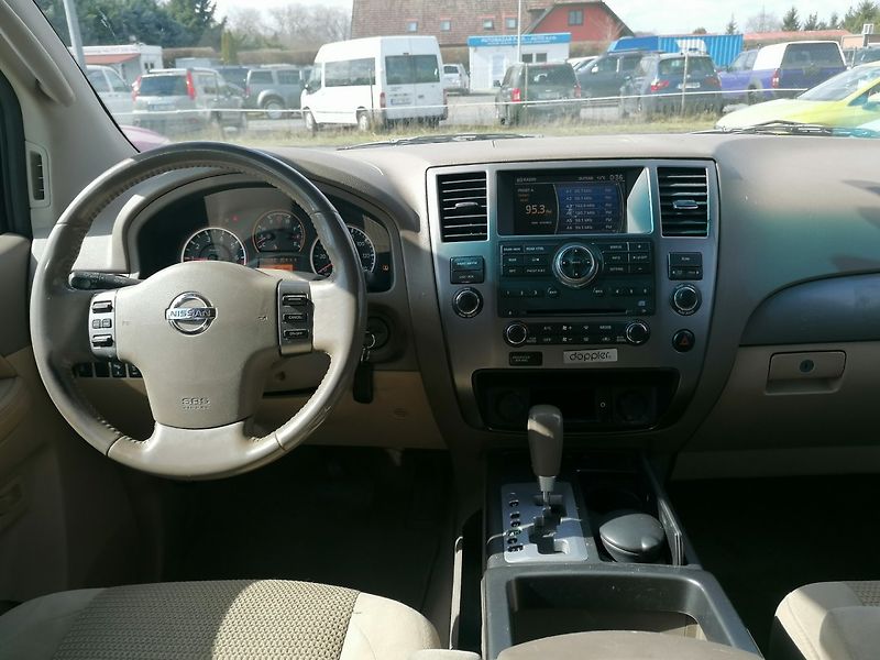 Nissan Armada (2008) 5.6 V8 SE LPG 7-míst - fotka 8 z 22