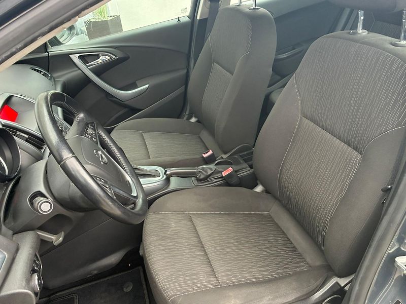 Opel Astra (2013) 2.0DCTi, 121KW, AUTOMAT - fotka 22 z 23