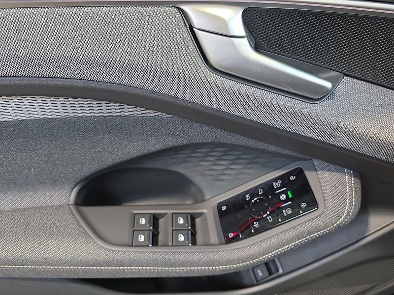 Audi A6 TDI q S-Line NezTop Matrix 360 - fotka 6 z 12