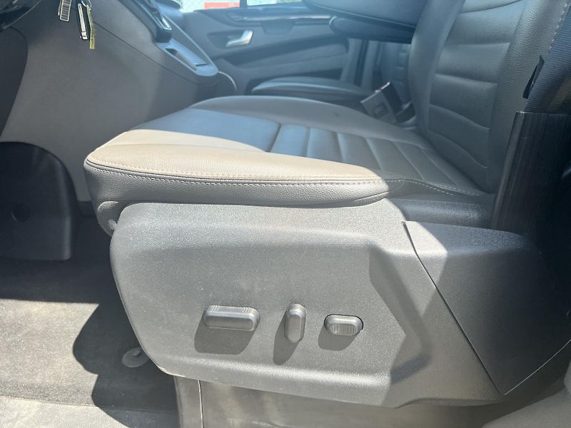 Ford Tourneo Custom 2.0TDCi 8MÍST AUTOMAT odp.DPH - fotka 13 z 46