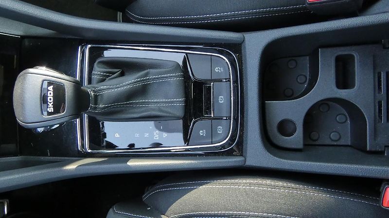Škoda Karoq 1,5 TSI Sportline Exclusive DS - fotka 18 z 27