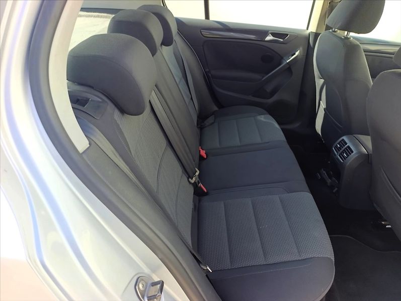 Volkswagen Golf 1,6 TDi Klimatizace Tempomat - fotka 22 z 27