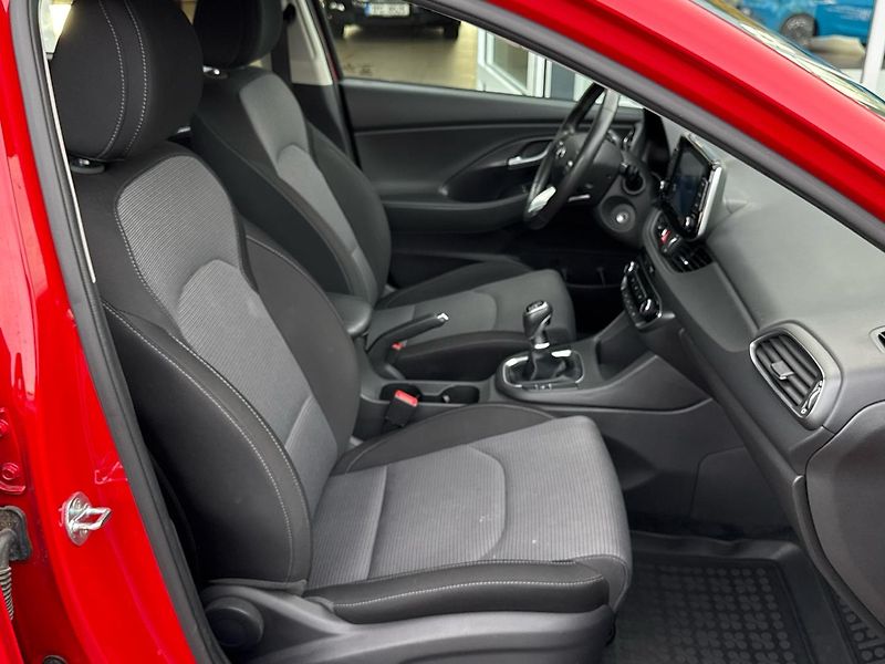 Hyundai i30 Family Comfort - fotka 9 z 25