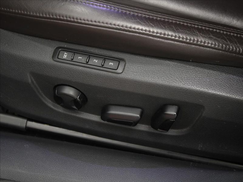 Škoda Superb 2,0 TDi 140kW Laurin & Klement - fotka 25 z 32