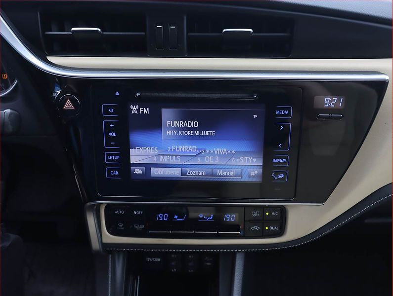 Toyota Corolla (2016) 1.4 D-4D, Serv.kniha, Tempomat - fotka 12 z 19