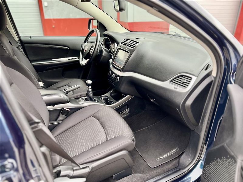 Fiat Freemont 2,0 Mjet URBAN / 7MÍST / - fotka 21 z 43