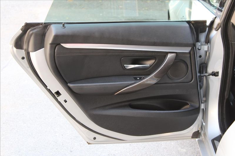 BMW Řada 3 320i GT / xDrive / HUD / 360° - fotka 38 z 49
