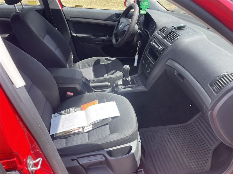 Škoda Octavia 2,0 TDi 103kw BKD Klimatronic - fotka 13 z 35