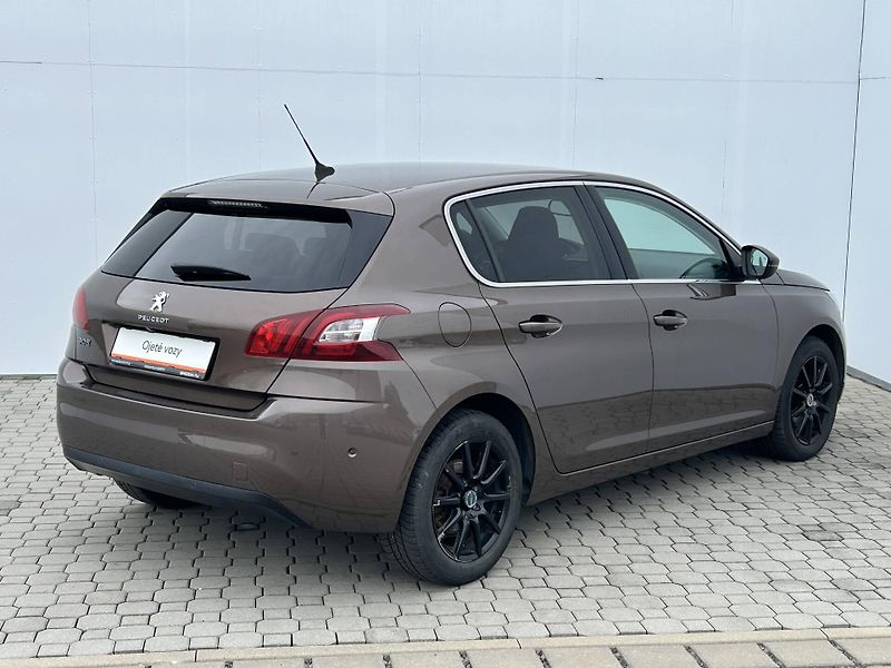 Peugeot 308 ALLURE PACK S&S MAN6 1,2 PureT - fotka 2 z 23