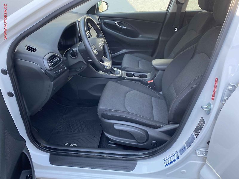 Hyundai i30 (2021) 1.5 T-GDi, 2.maj,ČR, Smart - fotka 9 z 19