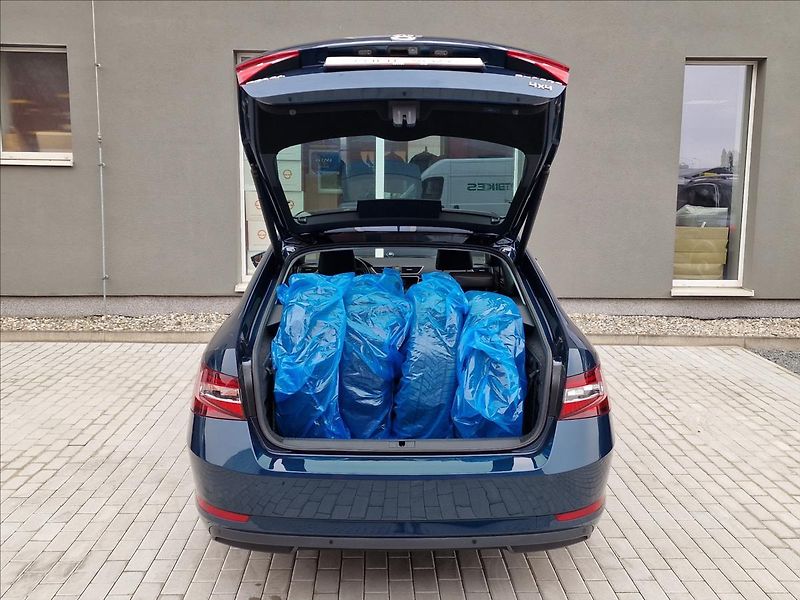 Škoda Superb 2.0TDI 140kW L&K 4x4 DSG, ČR - fotka 39 z 50