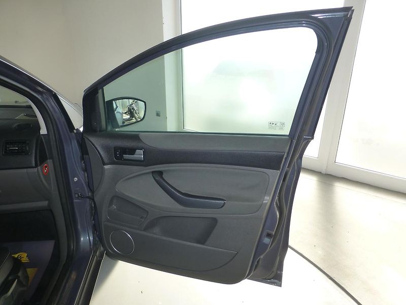 Ford Kuga (2011) 2,0TDCI-120KW*VYHŘ.S*PANOR*4X4 - fotka 19 z 26