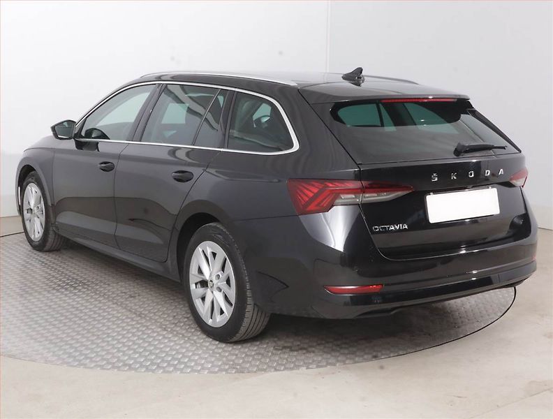 Škoda Octavia (2022) 2.0 TDI, Kůže, Navi, Tempomat - fotka 4 z 15