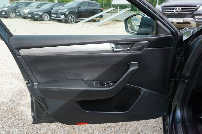 Škoda Superb (2020) 2.0 NOVÉ  V ČR - fotka 17 z 30