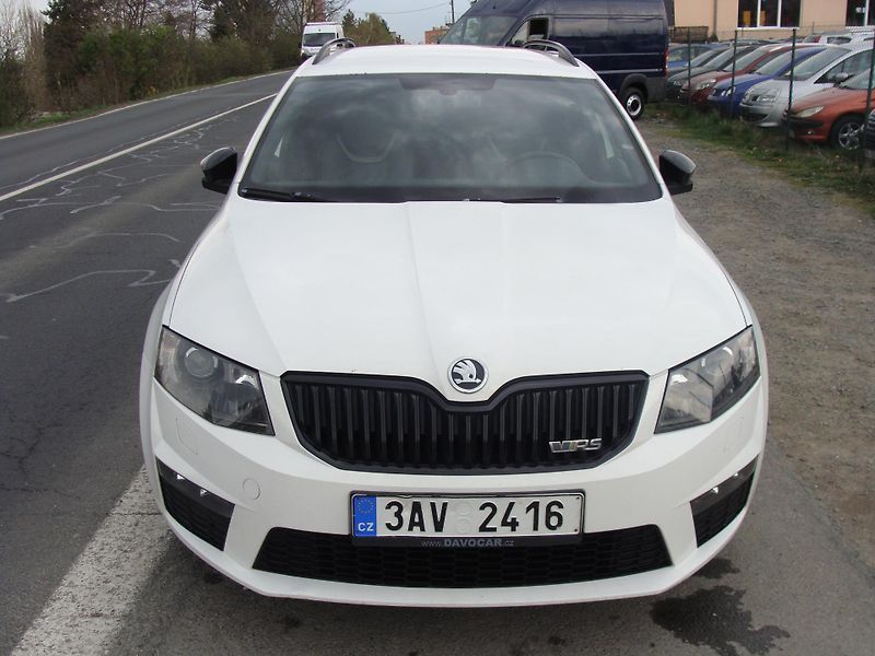 Škoda Octavia 2.0 TDi, 135 kW, RS, klima - fotka 8 z 26