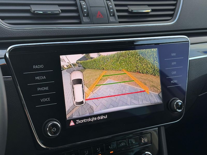 Škoda Superb (2019) L&K/2.0 TDi 140 kw/DSG - fotka 24 z 25