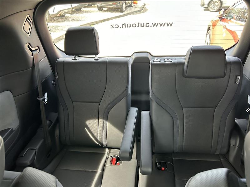 Lexus LM 350h  2,5 350h 4×4 LUXURY - fotka 14 z 14
