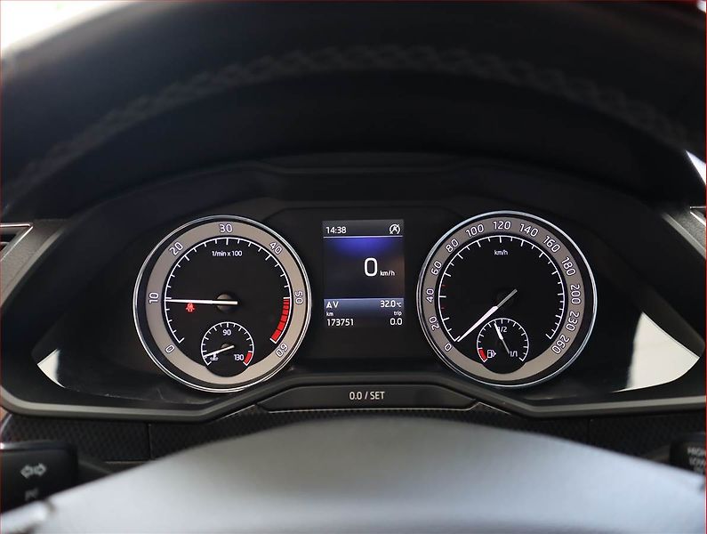 Škoda Superb (2019) Sportline 2.0 TDI, Kůže, Navi - fotka 11 z 20