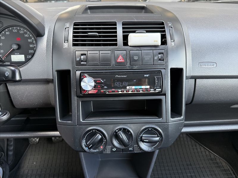 Volkswagen Polo 1,2 i klima,2x kola,nová STK - fotka 14 z 24