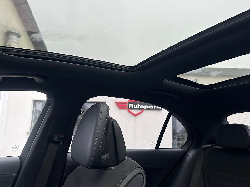 Mercedes-Benz Třídy C (2021) C200, 4MATIC, AMG, DPH - fotka 33 z 47