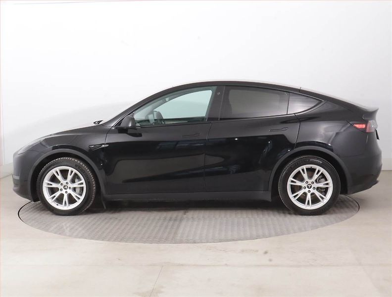 Tesla Model Y (2022) Long Range AWD 79kWh, SoH 89% - fotka 3 z 19