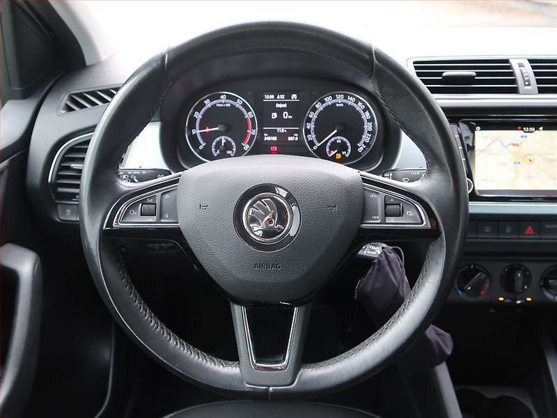 Škoda Fabia (2019) 1.0 TSI, Navi, Tempomat - fotka 14 z 16