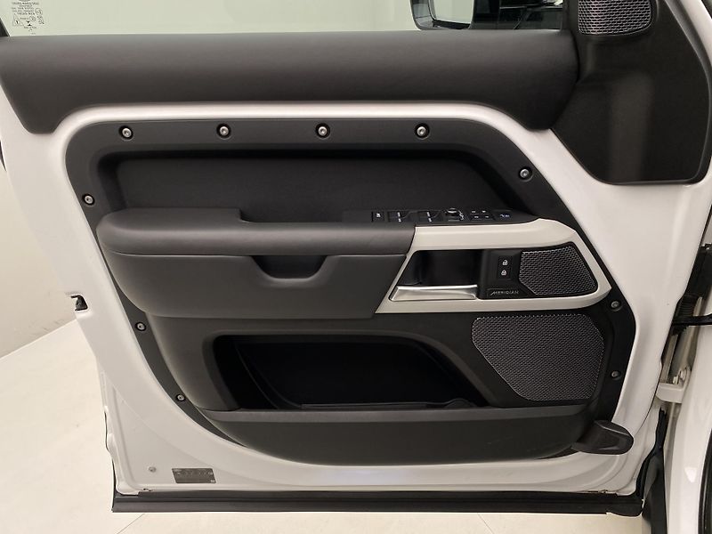 Land Rover Defender P400 X-DYNAMIC HSE AWD CZ - fotka 7 z 46