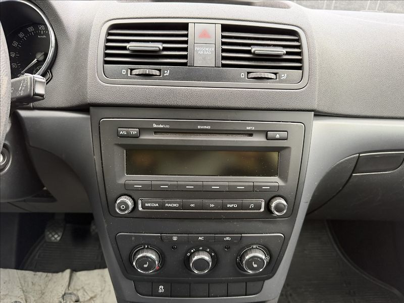 Škoda Yeti 1.2 TSI Active Plus - fotka 9 z 17