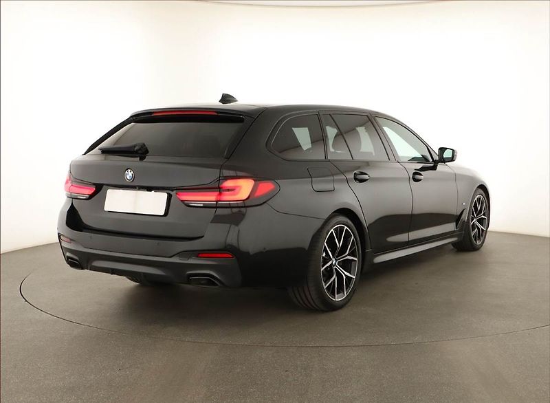 BMW Řada 5 (2021) 540d xDrive - fotka 5 z 18