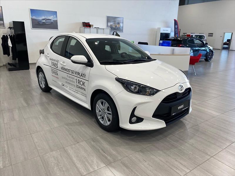 Toyota Yaris (2024) 1,5 hybrid 116 k  Comfort - fotka 3 z 12