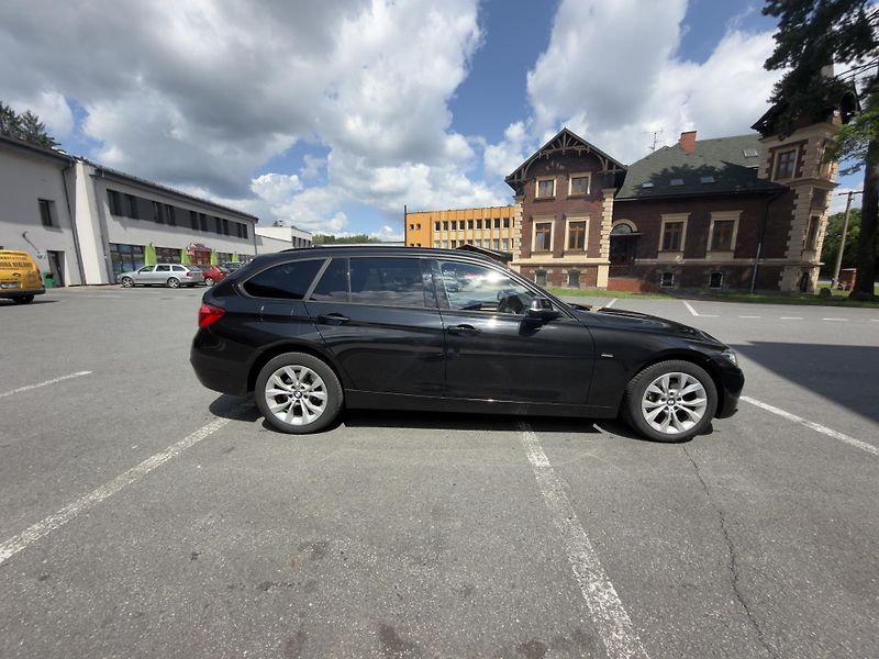 BMW Řada 3 (2016) BMW 320i xDrive - fotka 5 z 8