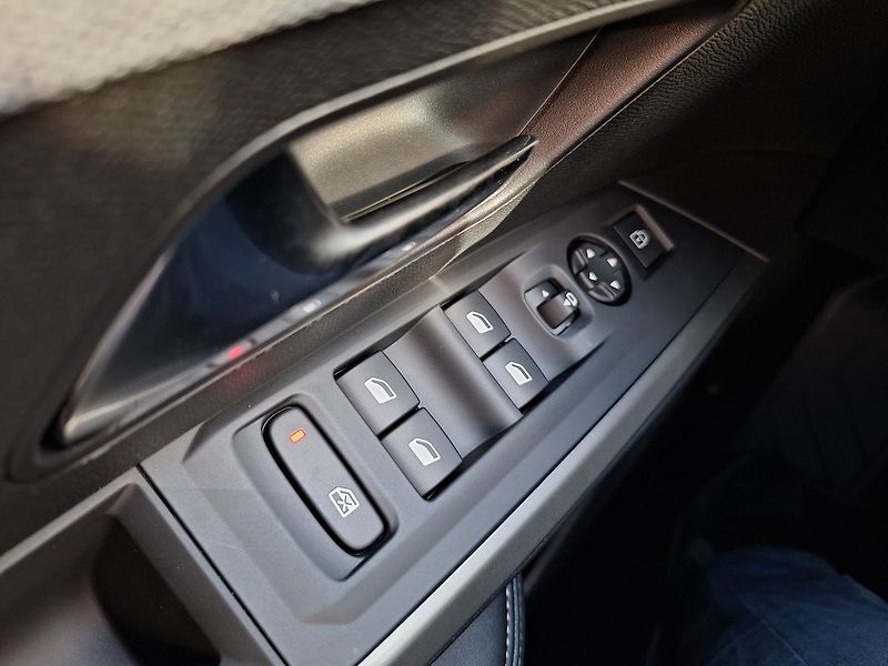 Peugeot 5008 (2026) ALLURE Hybrid 145 e-DCS6 - fotka 15 z 17