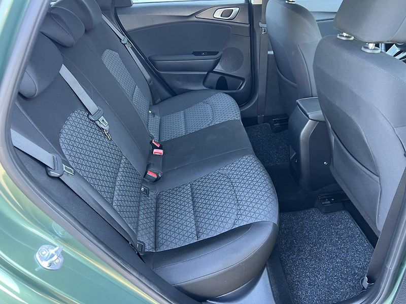Kia Ceed (2024) 1.5T-GDi 118kW KAMERA ČR NOVÉ - fotka 10 z 22