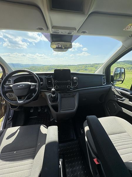 Ford Tourneo Custom (2021) 2,0 EcoBlue  - fotka 16 z 23