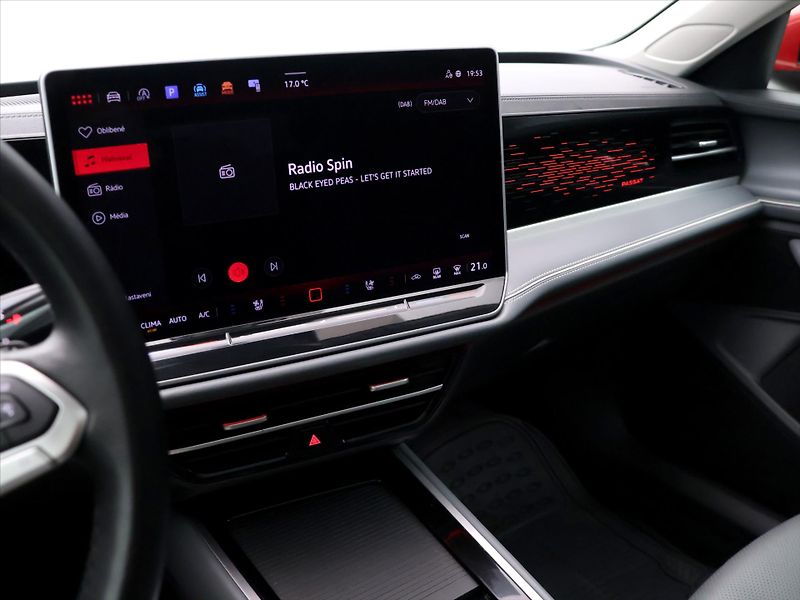 Volkswagen Passat 2,0 TDI 110kW DSG Elegance - fotka 25 z 39