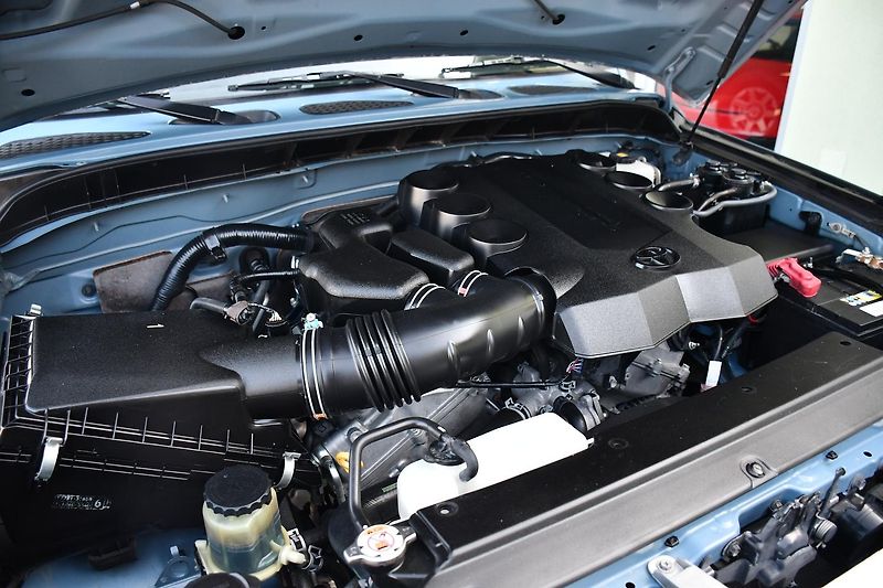 Toyota FJ Cruiser 4,0 VVT-i V6 AWD AT - fotka 48 z 50