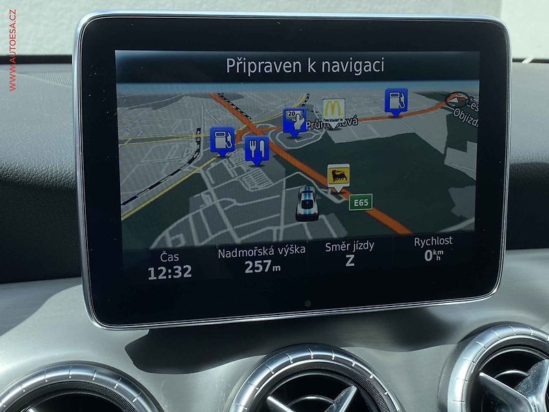 Mercedes-Benz CLA (2015) 2.0 i 250, AT, bixen, navi - fotka 16 z 20