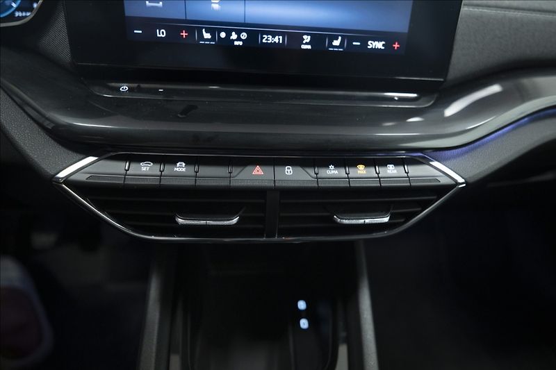 Škoda Octavia 2,0 TDI ČR KEYLESS VÝHŘEV ČR - fotka 24 z 39