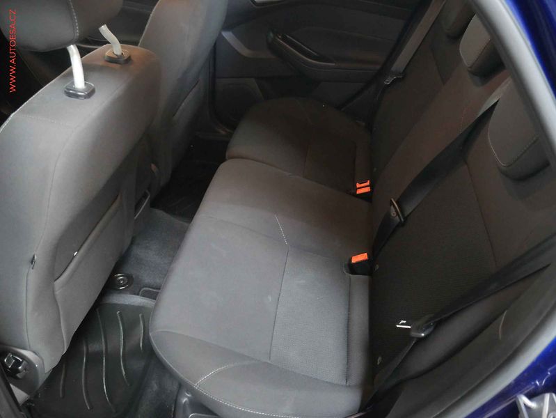 Ford Focus (2015) 1.5 TDCi, Navi, AC, park - fotka 10 z 23