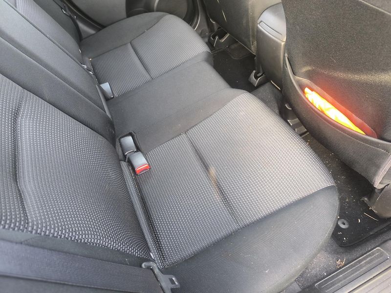 Mazda 3 KRÁSNÁ,MAX VÝBAVA,SERVIS,1MAJ. - fotka 7 z 24