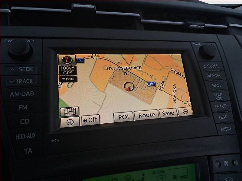 Toyota Prius (2009) 1.8 VVT-i HSD, Automat, Navi - fotka 13 z 18
