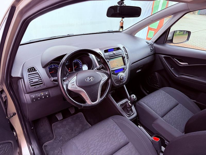 Hyundai ix20 1.6 Comfort, Navi, AutoAC - fotka 13 z 26