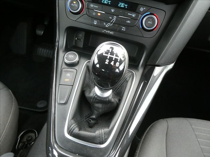Ford Focus 1,5 110kW 1.MAJITEL, SERVISKA - fotka 29 z 48