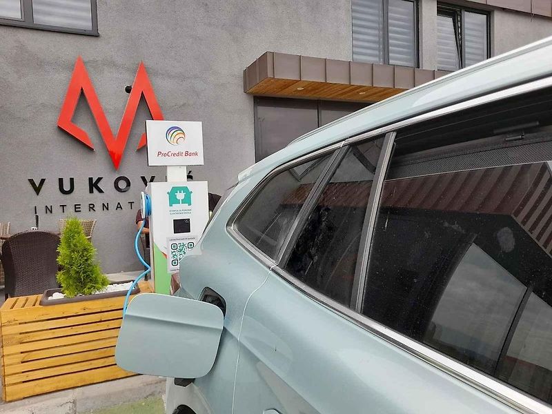 Roadtrip na Balkán: Škoda Enyaq dojela až pod skokanské můstky v Bosně a Hercegovině. A nejen tam