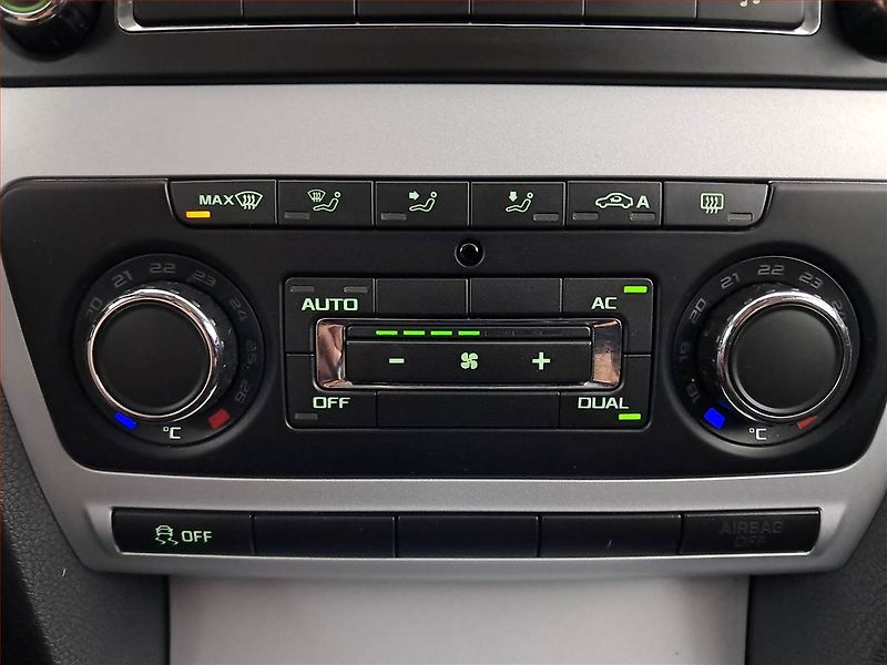 Škoda Octavia (2011) 1.6 TDI, Tempomat - fotka 13 z 17