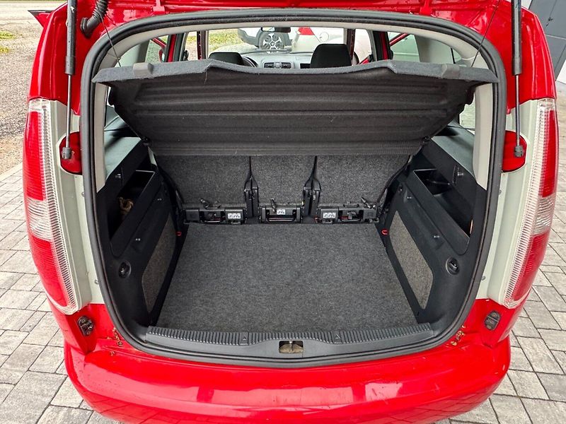 Škoda Roomster (2009) 1.2 HTP - fotka 24 z 28