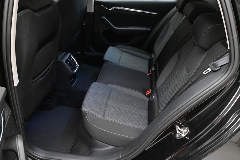 Škoda Octavia 2,0 TDI 110 kW DSG MATRIX LED - fotka 14 z 33