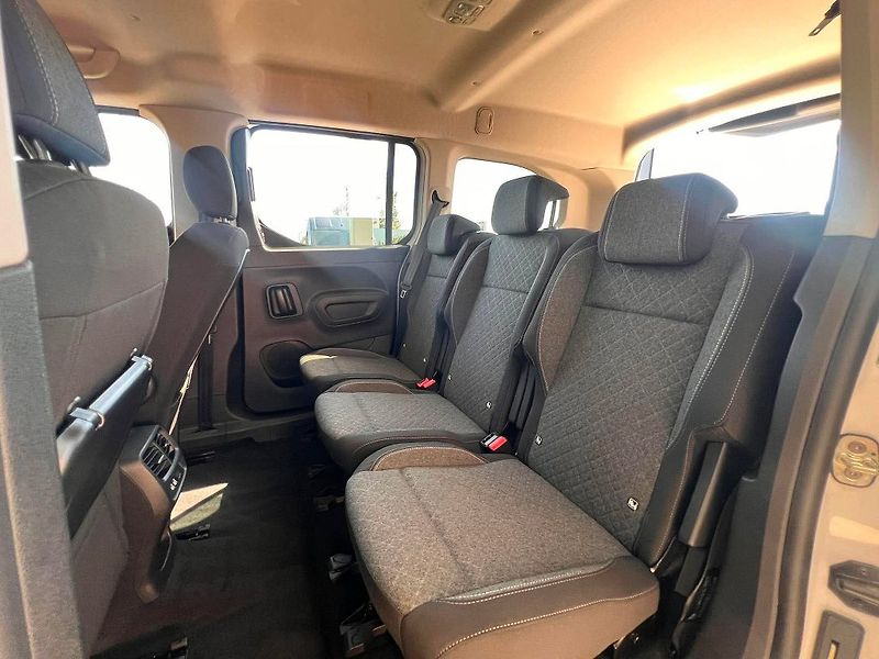 Opel Combo Eleg.Plus L2-1,5 CDTi AT8 - fotka 21 z 31
